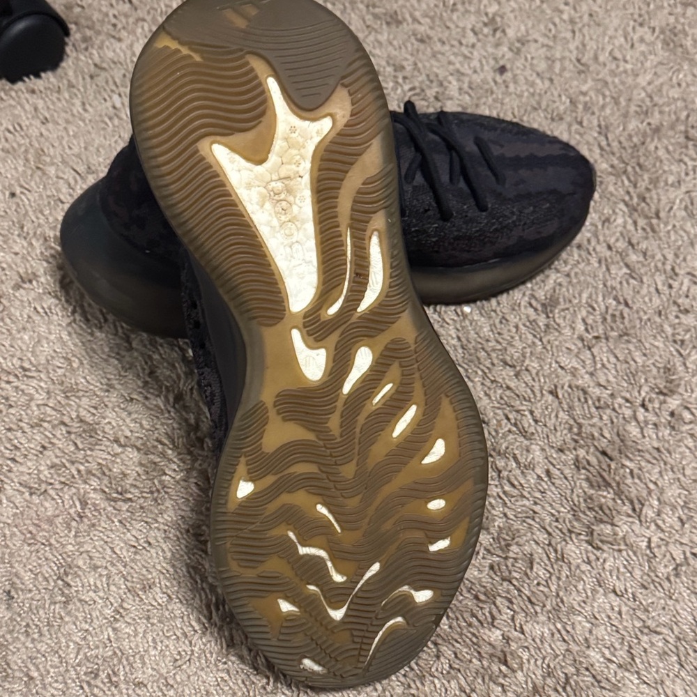 Yeezy 380 Onyx (no box) - Picture 2 of 3
